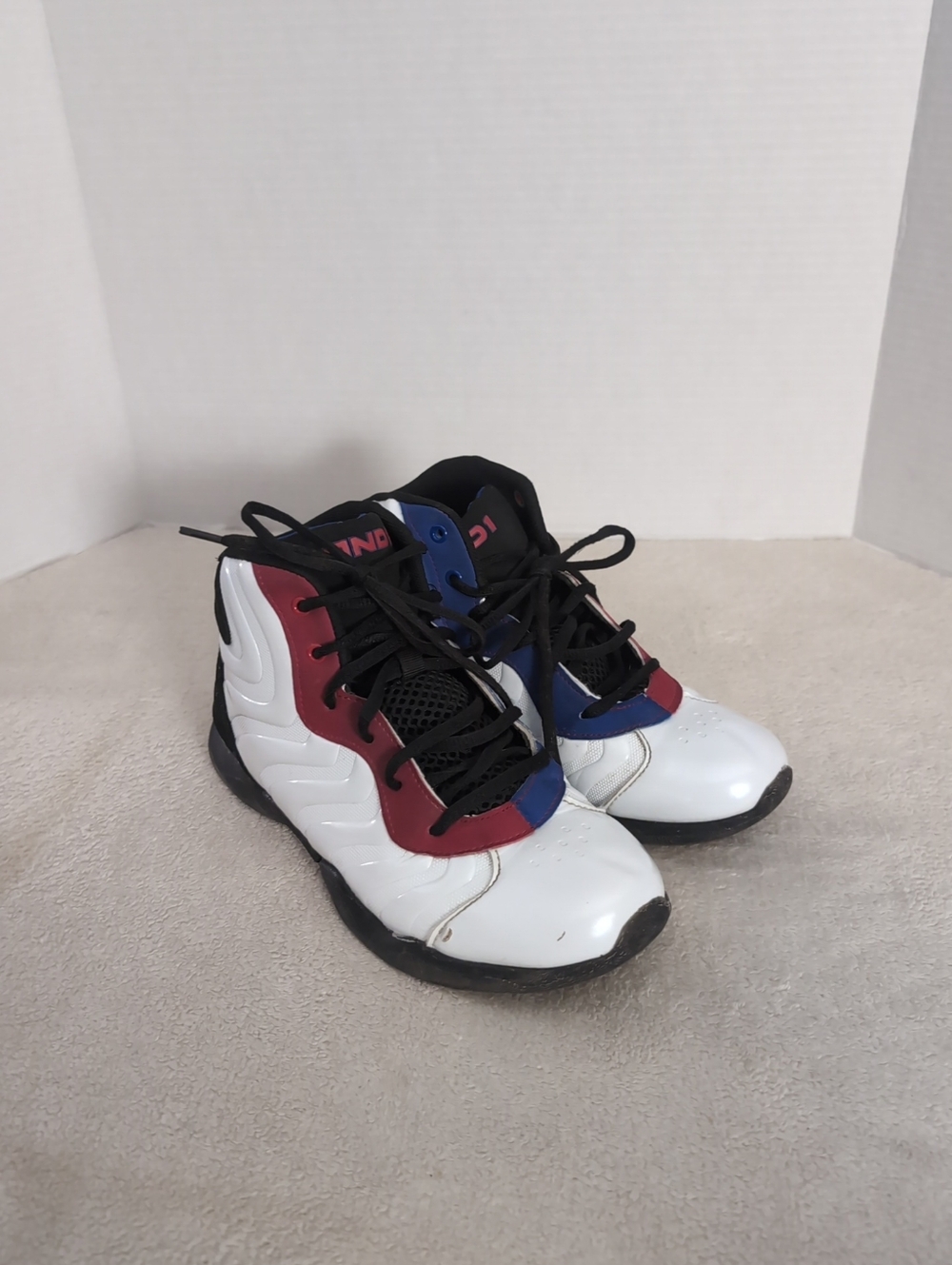 And 1 Basketball youth Boys Shoes Size 5 White with Red Blue